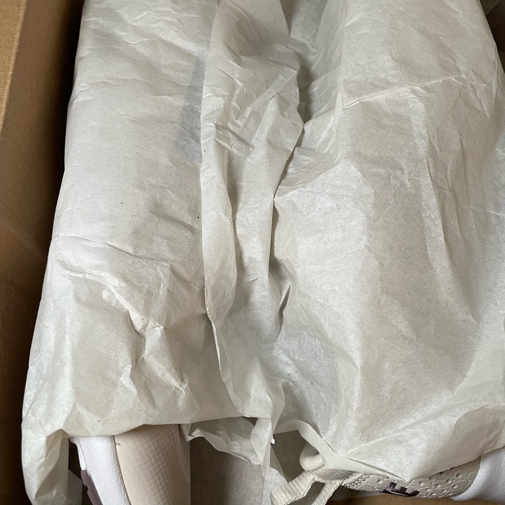 Nike Cream Sneakers Classic Design - Picture 6 of 7